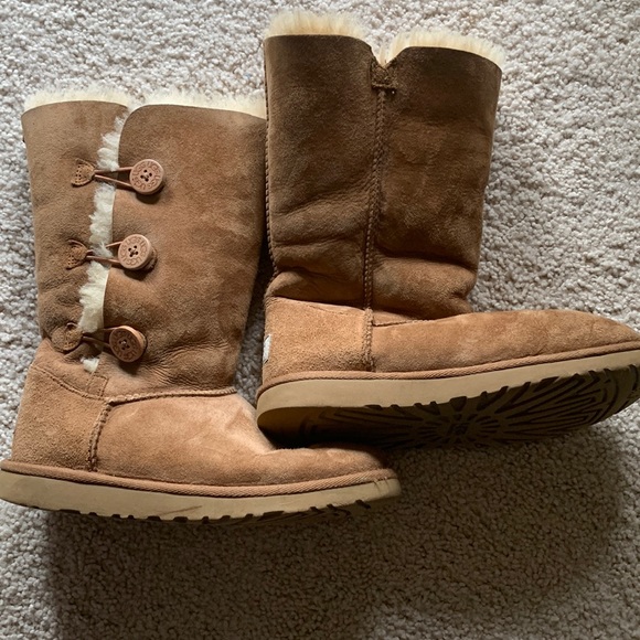 UGG | Shoes | Girls Ugg Boots Size 4 